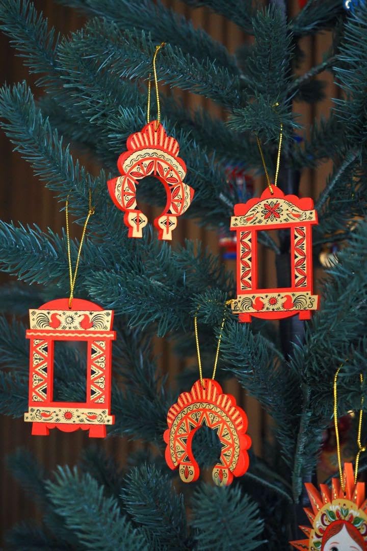 ロシア雑貨☆窓枠 メゼーニ塗りオーナメント(3個)マトリョーシカ アリョーナ作 ロシア雑貨窓枠 メゼーニ塗りオーナメント(3個)マトリョーシカ